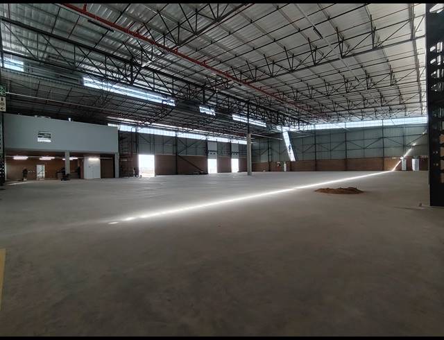 2,208M² WAREHOUSE TO LET IN AIRPORT PARK